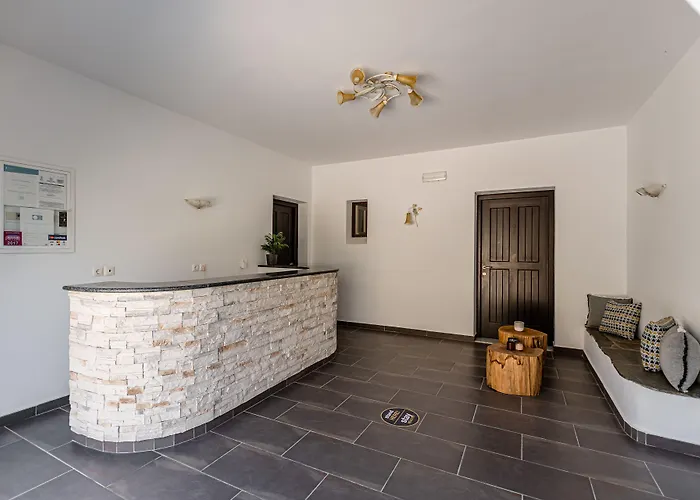 泽富罗斯公寓酒店 公寓式酒店 Pláka