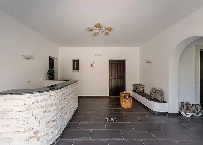 泽富罗斯公寓酒店 Pláka